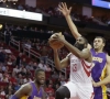 VIDEO: Rockets knallen weerloze Lakers op een hoopje