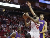 VIDEO: Rockets knallen weerloze Lakers op een hoopje