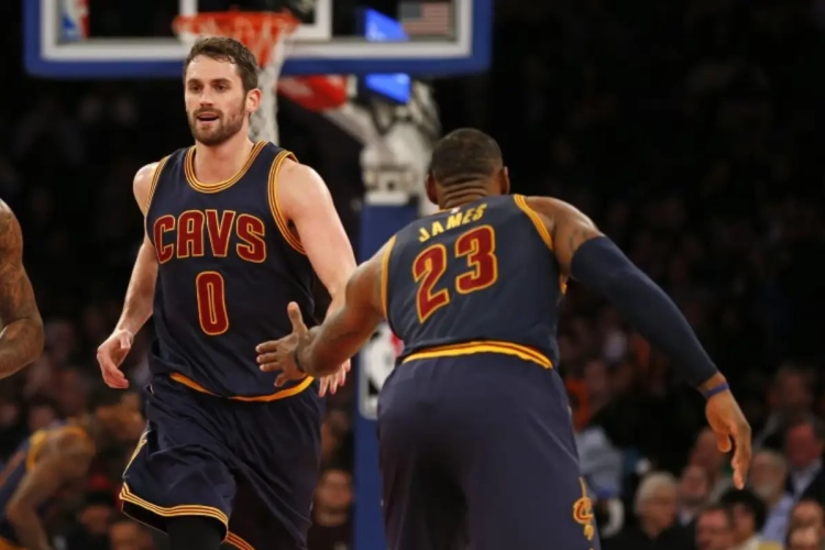 Cleveland zonder sterren zwaar onderuit, winst voor Golden State Warriors