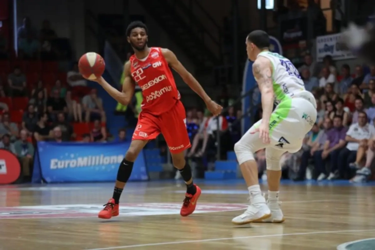 Loïc Schwartz drie jaar langer bij Filou Oostende