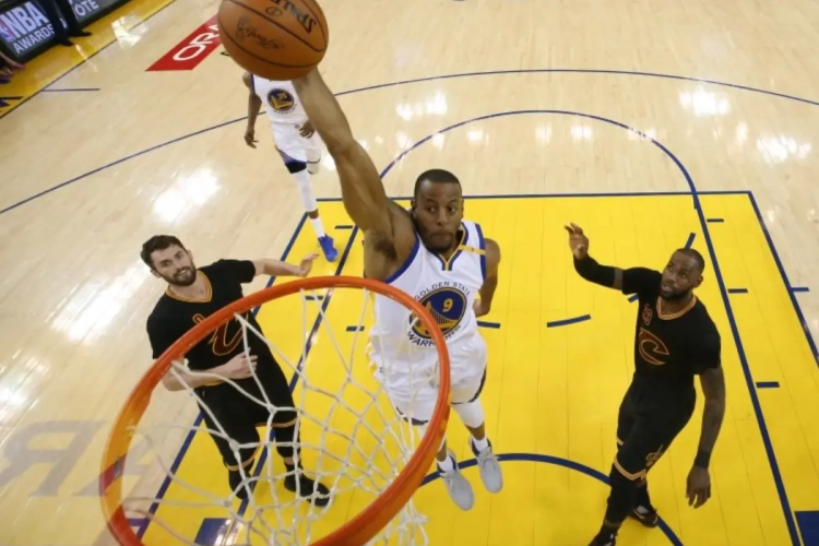 🎥 Golden State in de pan gehakt door Memphis, Miami komt naast Boston in rangschikking in Oosten