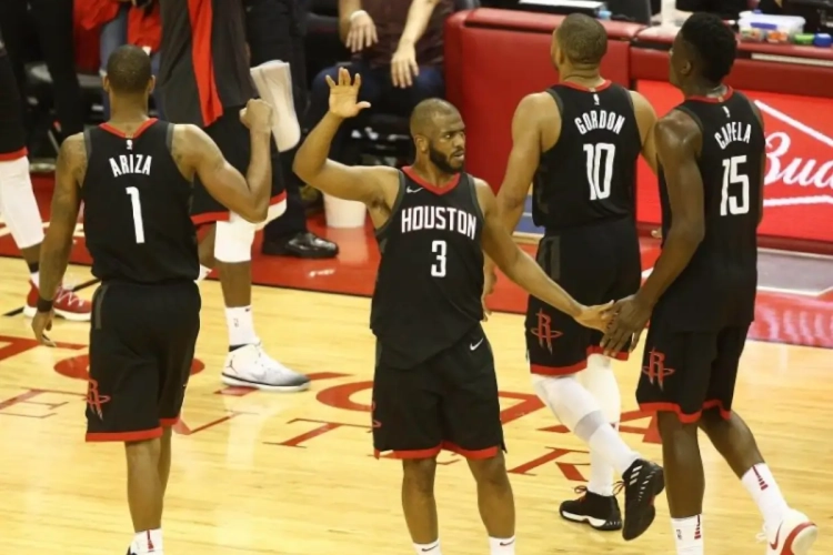 Dallas wint zonder Doncic bij de Bucks, Houston heeft weinig overschot tegen San Antonio Spurs 