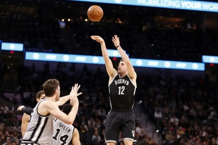 Brooklyn Nets verliezen na twaalf overwinningen nog eens, buzzerbeater kost kampioen de overwinning