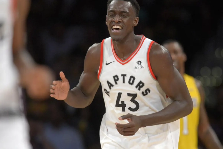 🎥 Raptors ontsnappen en blijven net als Lakers en Bucks winnen, Clippers krijgen er van langs