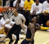 LeBron James bezorgt zijn team als eerste een ticket voor de volgende ronde